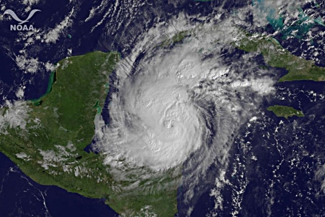 El huracán 'Rina' se fortalece y amenaza los centros turísticos de ...