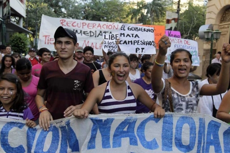Masiva marcha en Paraguay por el retorno de la democracia y justicia ...