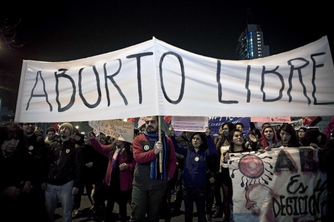 Unas cinco mil personas marcharon en la capital chilena por el aborto ...