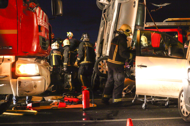 Un muerto y siete heridos en una colisión de 7 vehículos en la SE-30 ...