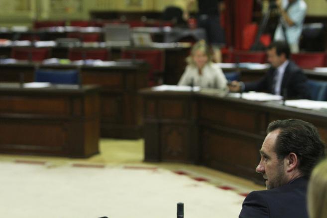 Los diputados del PP retiran sus preguntas tras el abandono de la ...