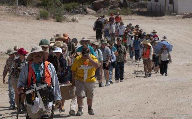 Liberan a cientos de inmigrantes en Texas por falta de espacio en ...