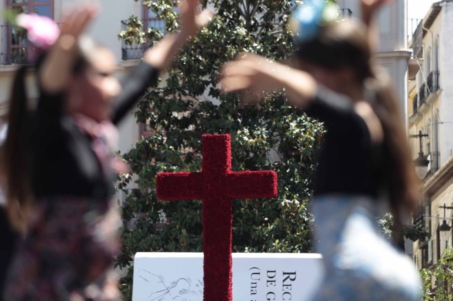 El Día de la Cruz convierte a Granada en un patio florido | Andalucía ...