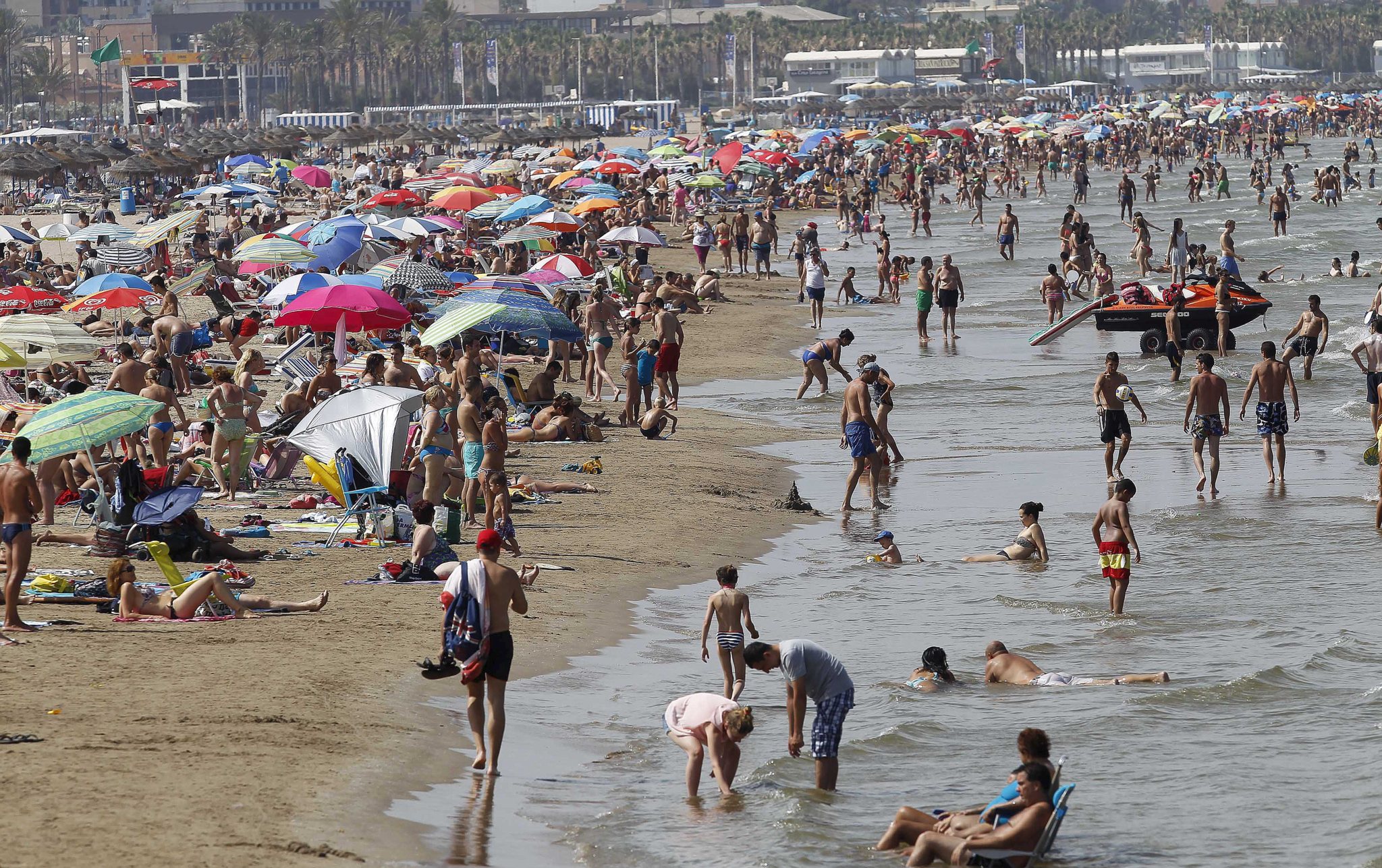 La playa de las arenas, en la comunidad... | Espana | EL MUNDO
