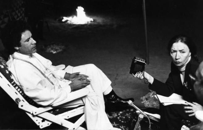 Oriana Fallaci durante la entrevista a Muamar el Gadafi en diciembre...