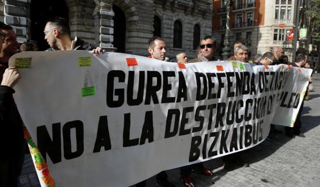 Los sindicatos de Bizkaibus se concentran en Bilbao y mantienen los ...