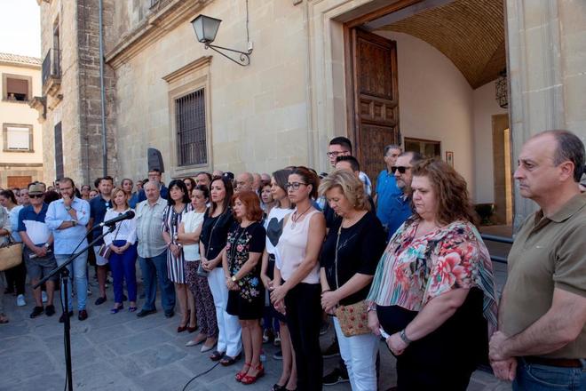 Un hombre con denuncias de maltrato mata a su pareja en Úbeda en un ...
