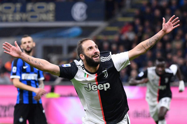 Gonzalo Higuaín celebra el gol de la victoria ante el Inter.