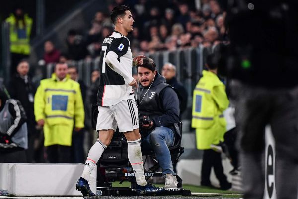 Cristiano, tras ser relevado por Dybala ante el Milan.