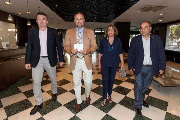 Dimite en bloque la Ejecutiva de Vox en Murcia tras ganar las ...