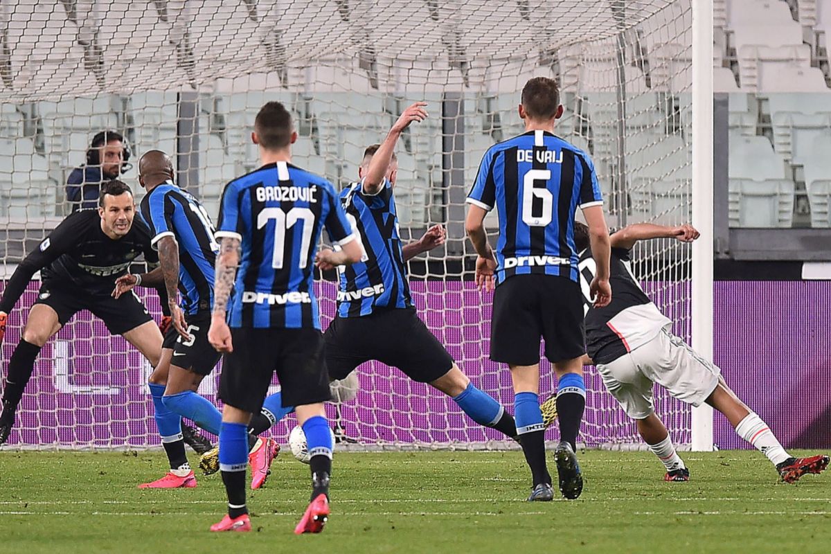 Dybala, en la acción del 2-0 en Turín.