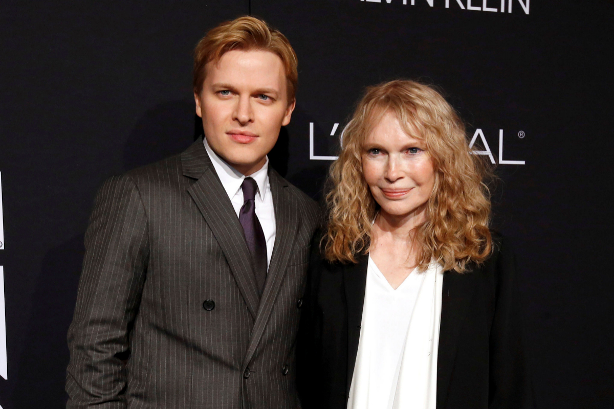 Ronan y Mia Farrow