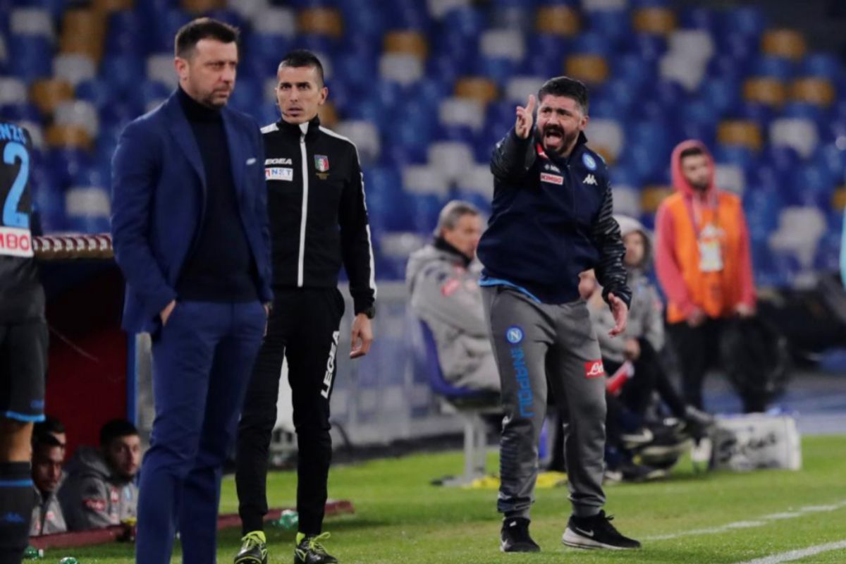 Gattuso (d.) durante un partido del Nápoles.