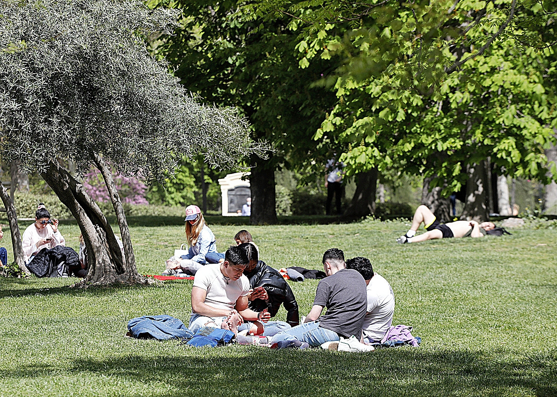 Los contagios por Covid en Madrid se disparan entre los jóvenes y la ...