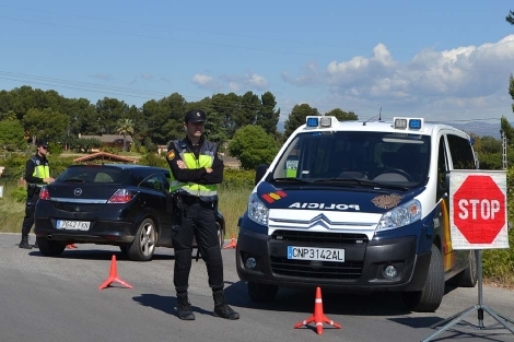 Detienen a un fugitivo buscado por asesinar a seis miembros de su ...