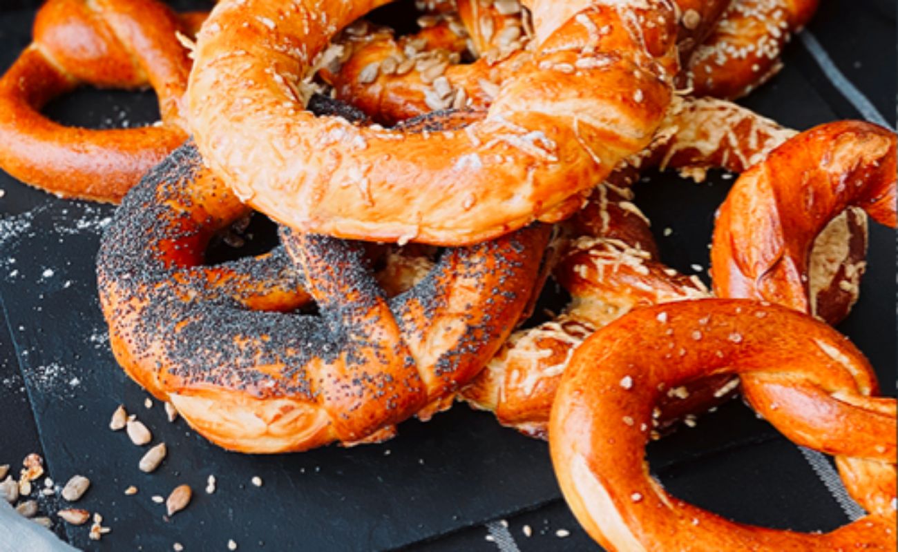 Los Covrig Los Pretzels Rumanos Que Se Pueden Comer En Malasa a 