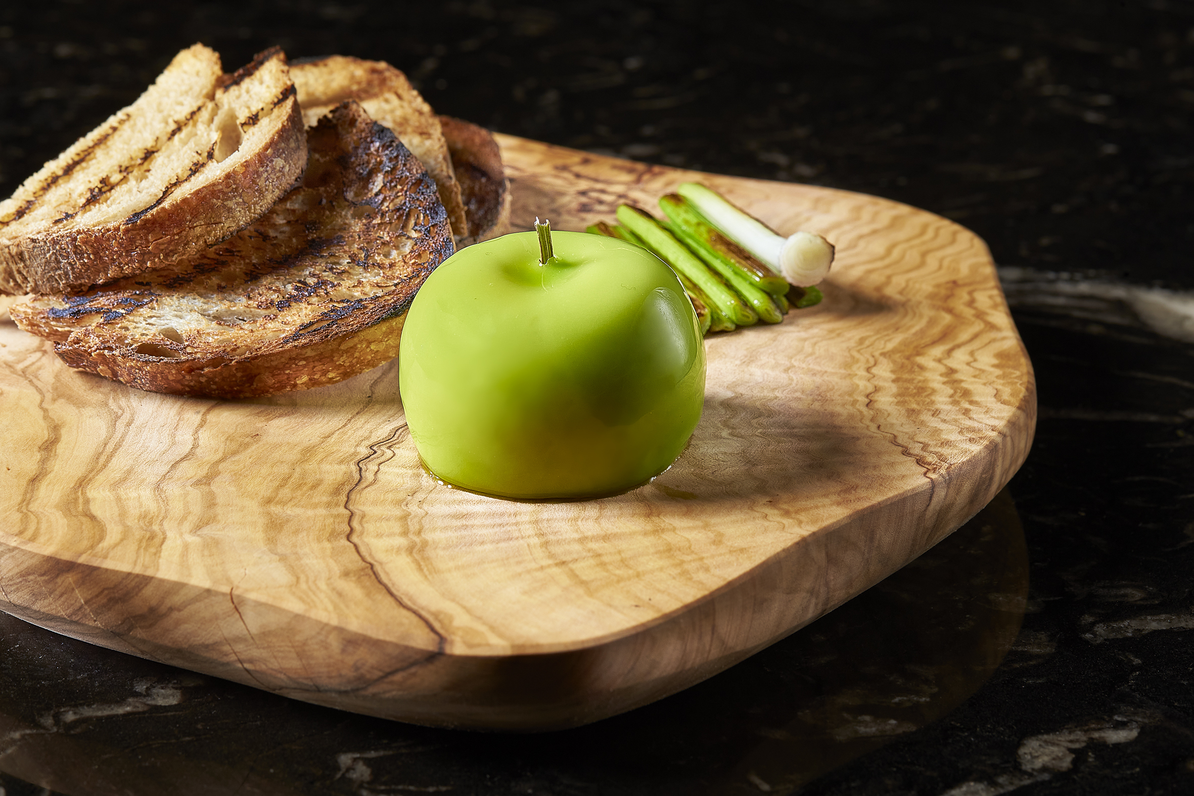 Foie para untar y ajetes, en Leña.