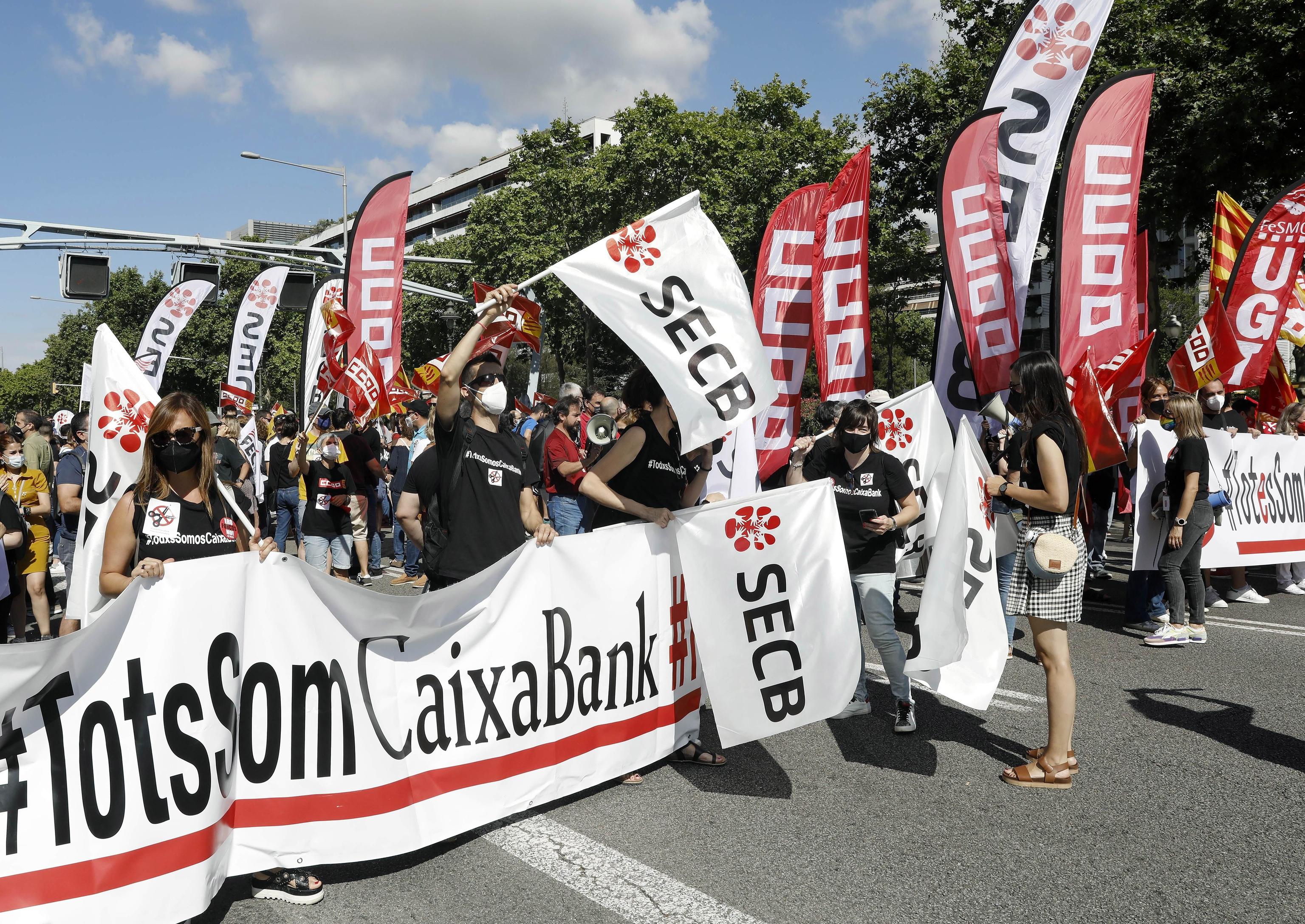 Los sindicatos de CaixaBank mantienen la huelga de este martes en ...
