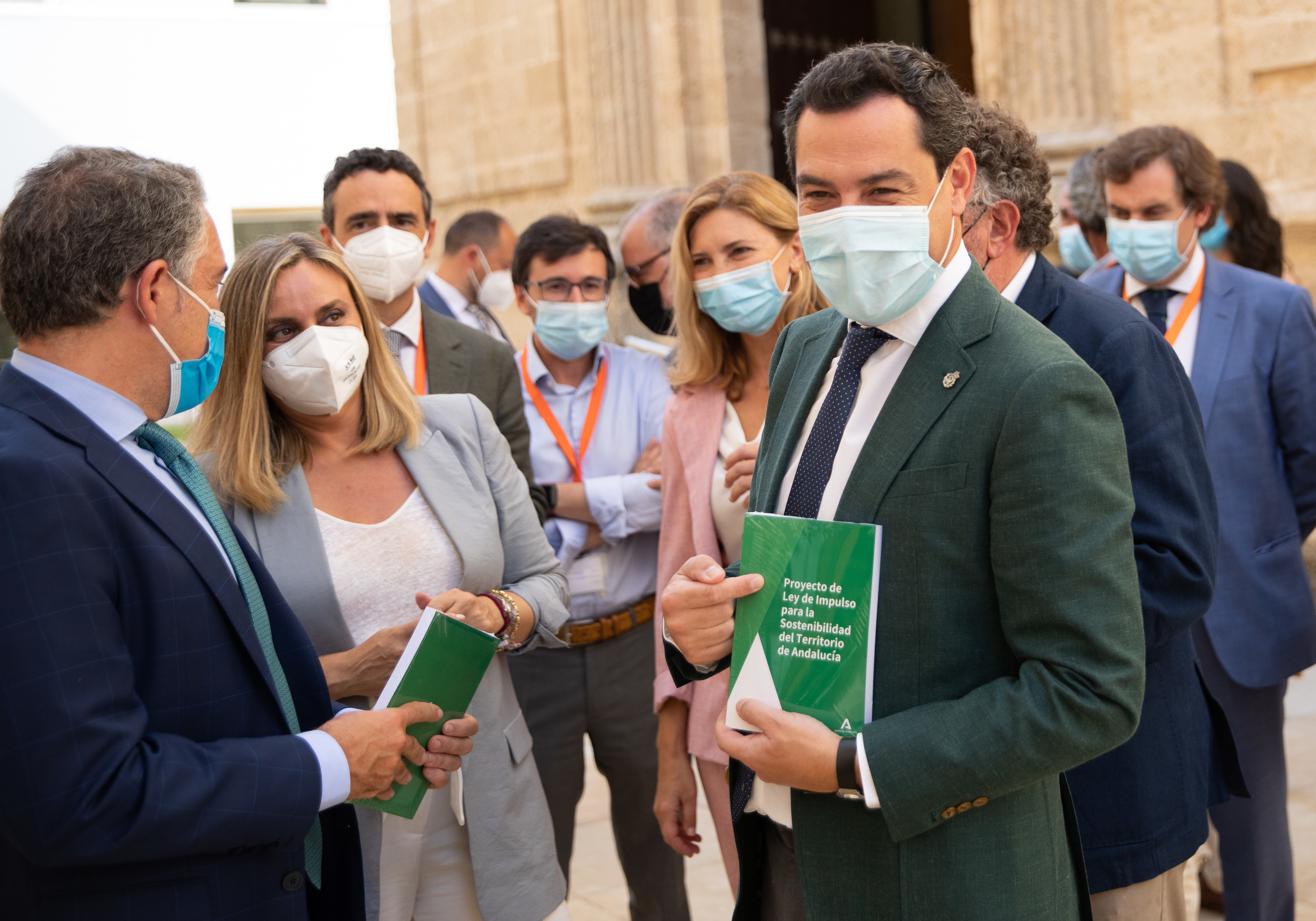 El Parlamento le entrega la llave de la legislatura a Moreno tras el ...