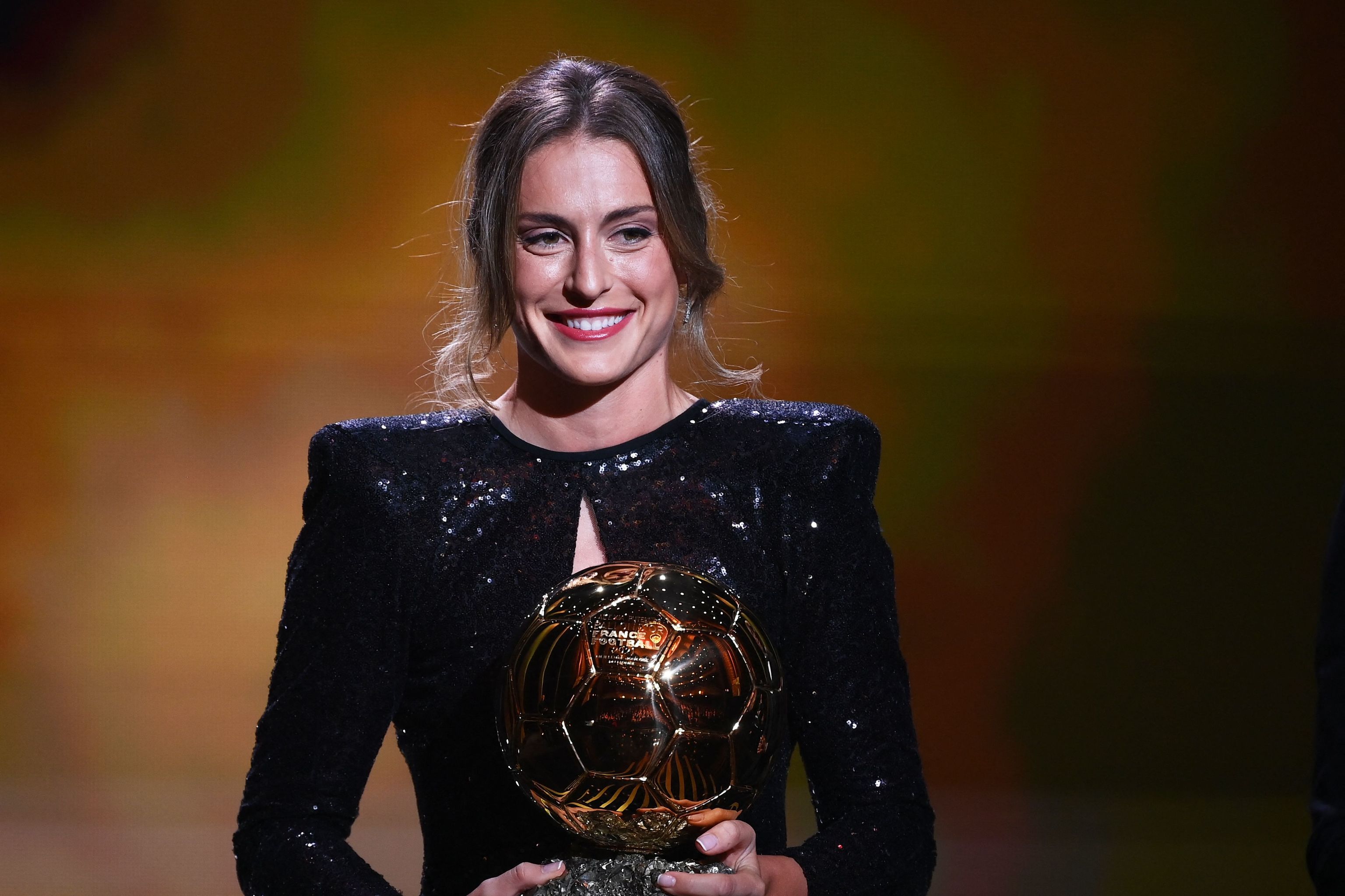 Alexia Putellas, con el Balón de Oro.