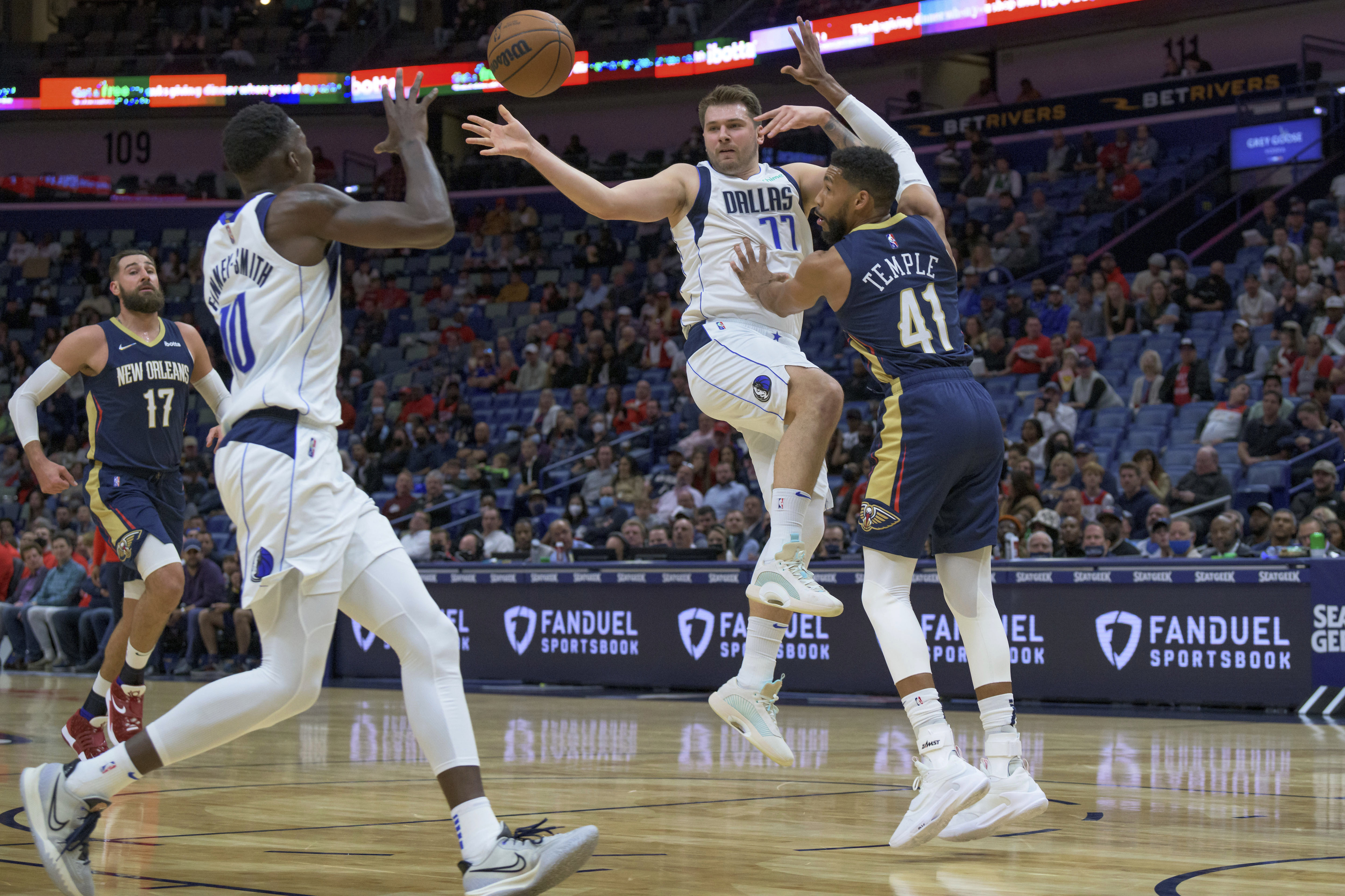 NBA: Un enorme primer cuarto de Doncic y un respiro para Dallas | NBA ...