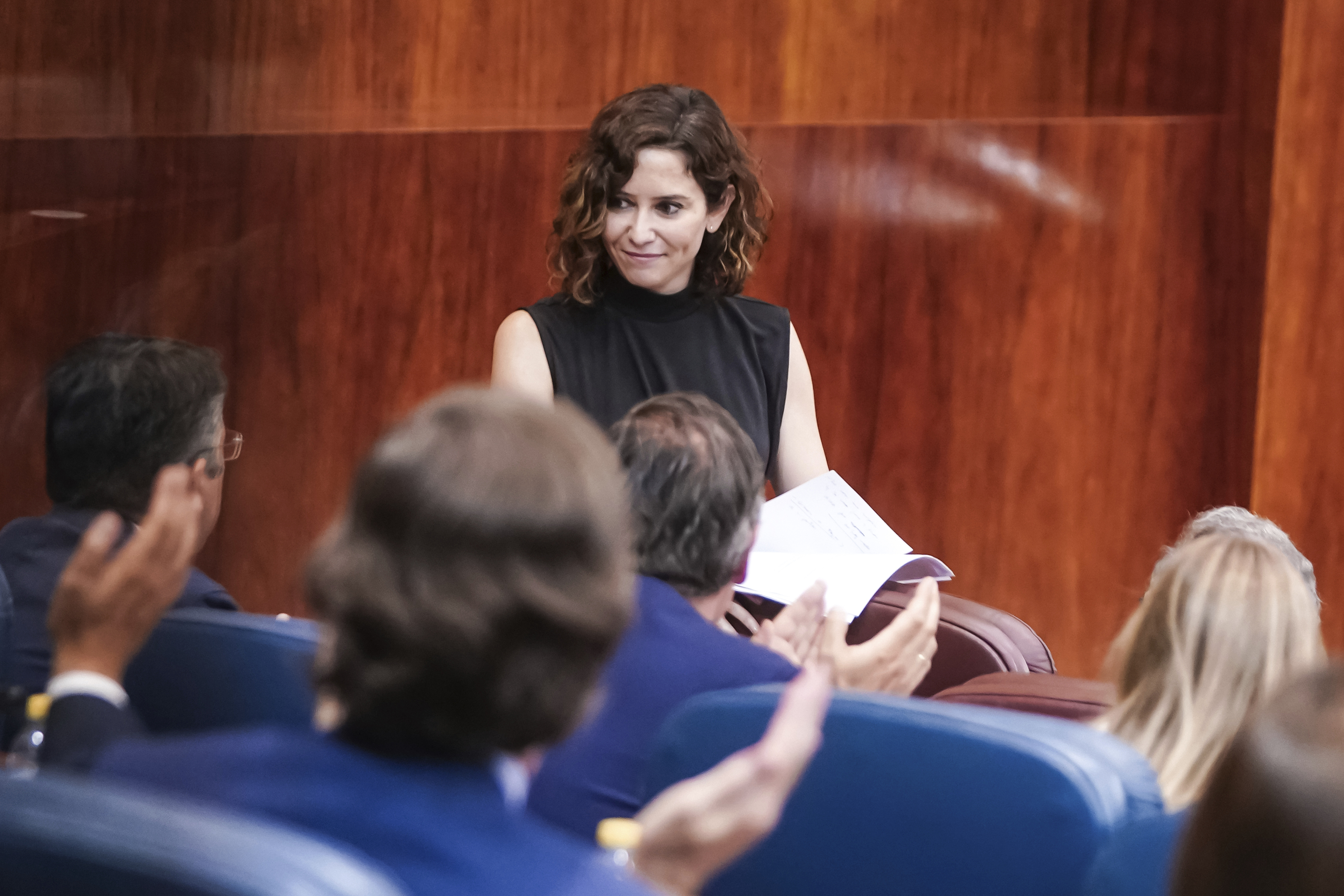 Ayuso agradece a Feijóo que no dudara de ella al cerrarse el caso de ...