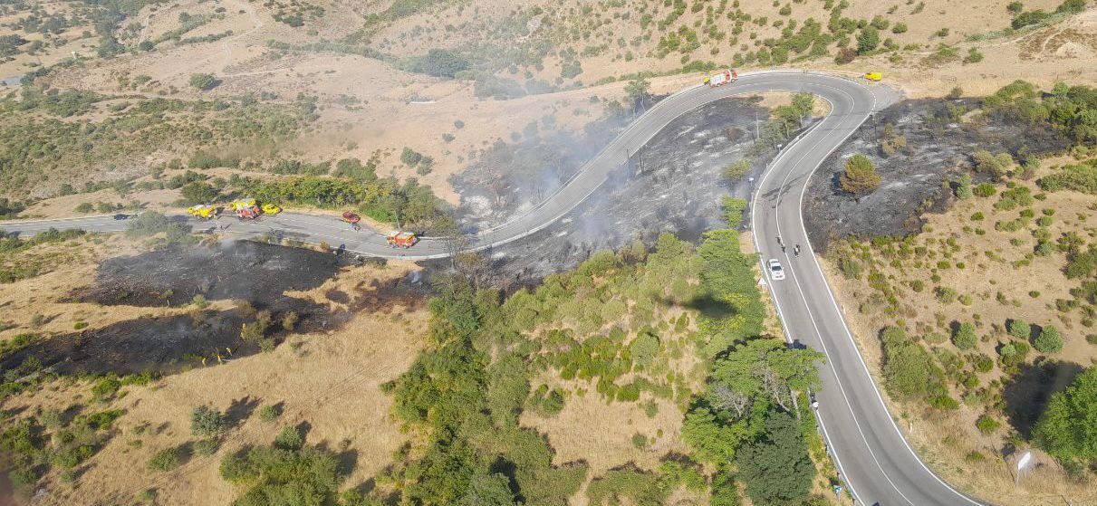 Los bomberos controlan en una hora dos incendios forestales en ...