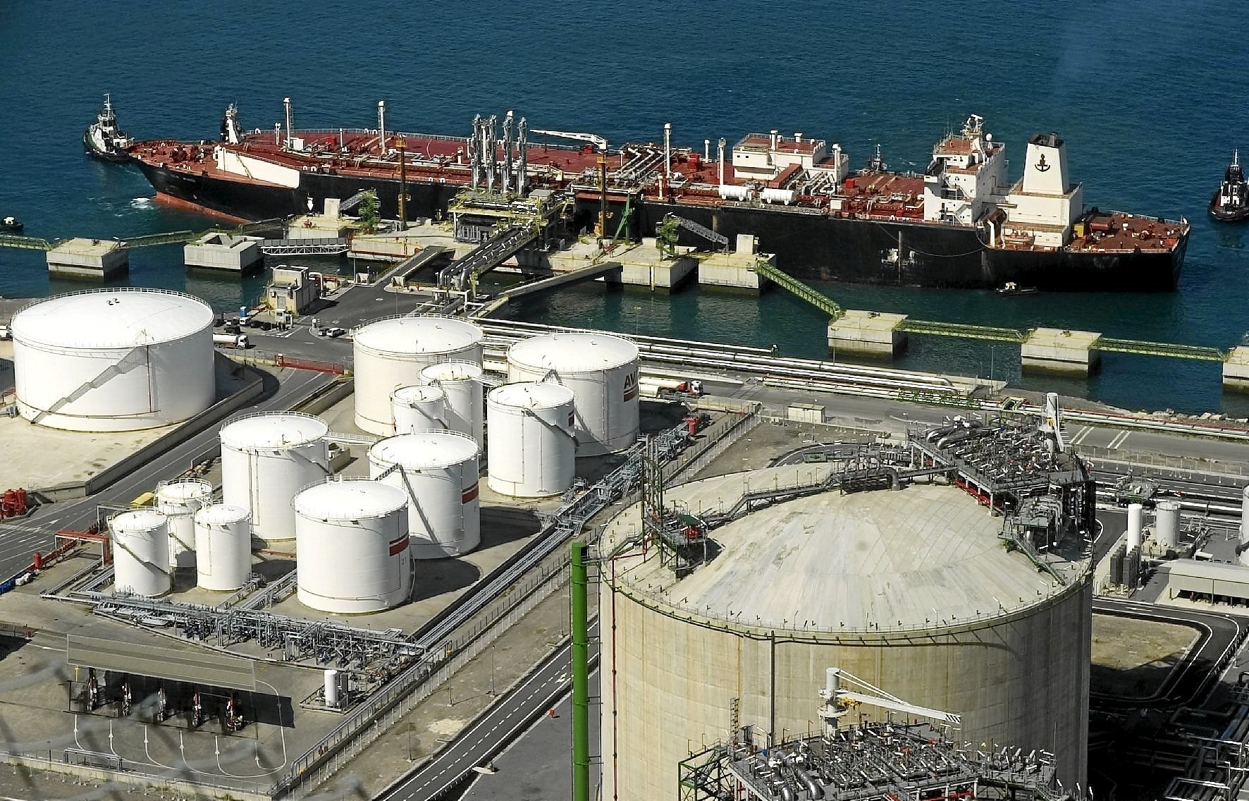 España dispara su compra de gas al exterior (incluida a Rusia) y su ...