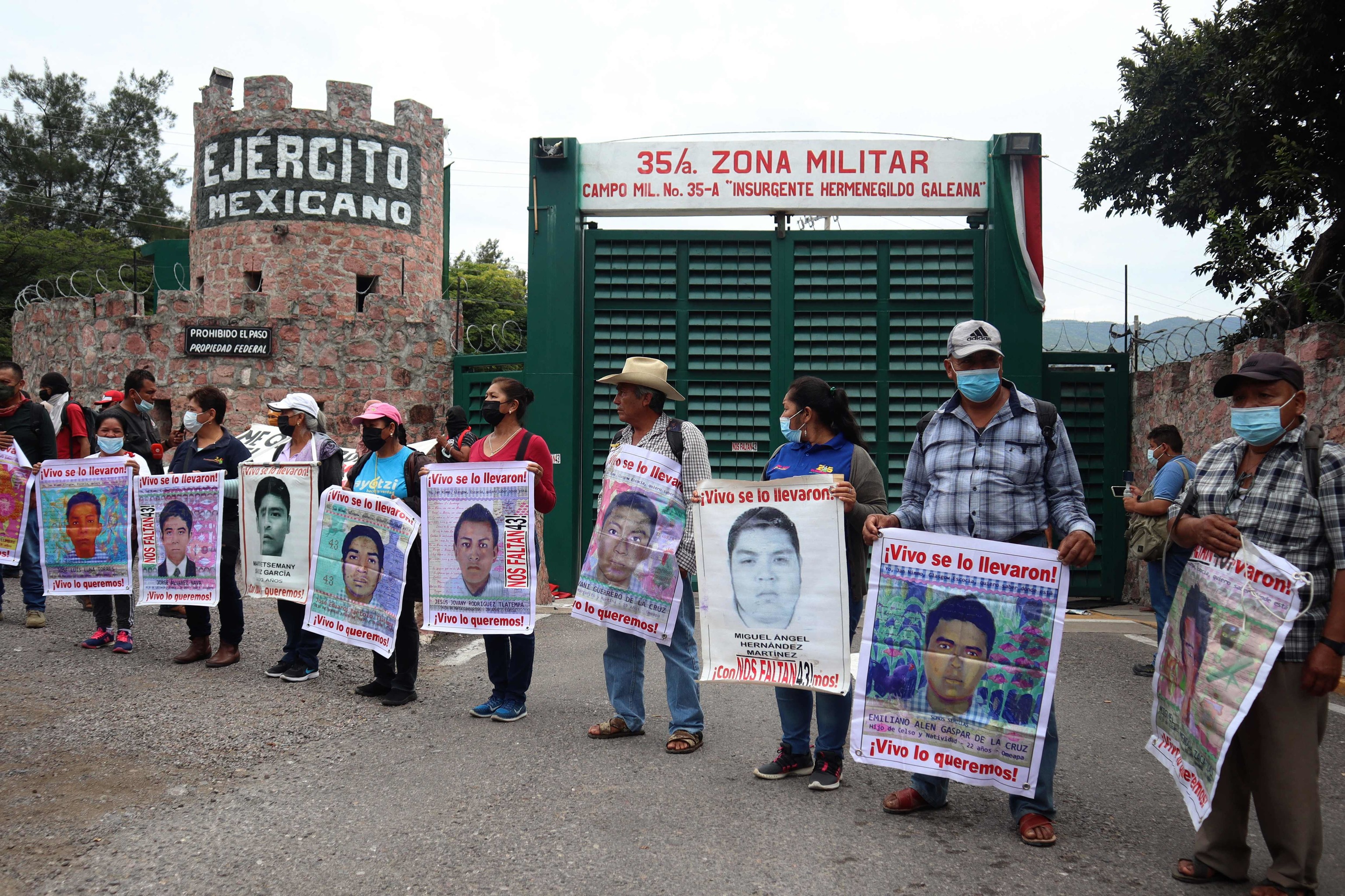 Detienen a un general involucrado en la desaparición de los 43 ...