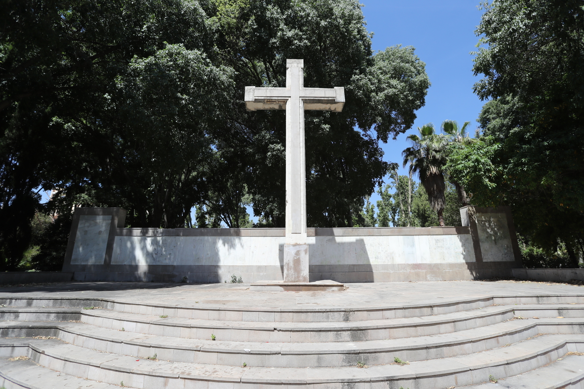La cruz del Parque Ripalda, de Castellón, antes de su traslado en 2023.
