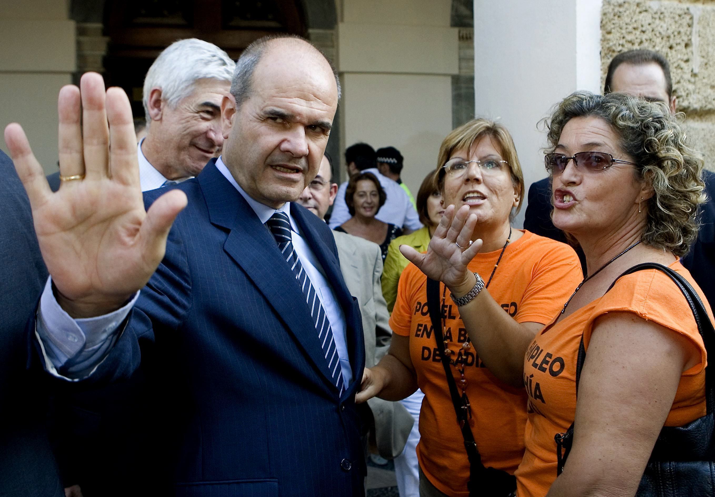El PSOE rectifica y reserva la primera fila del acto en Sevilla a ...