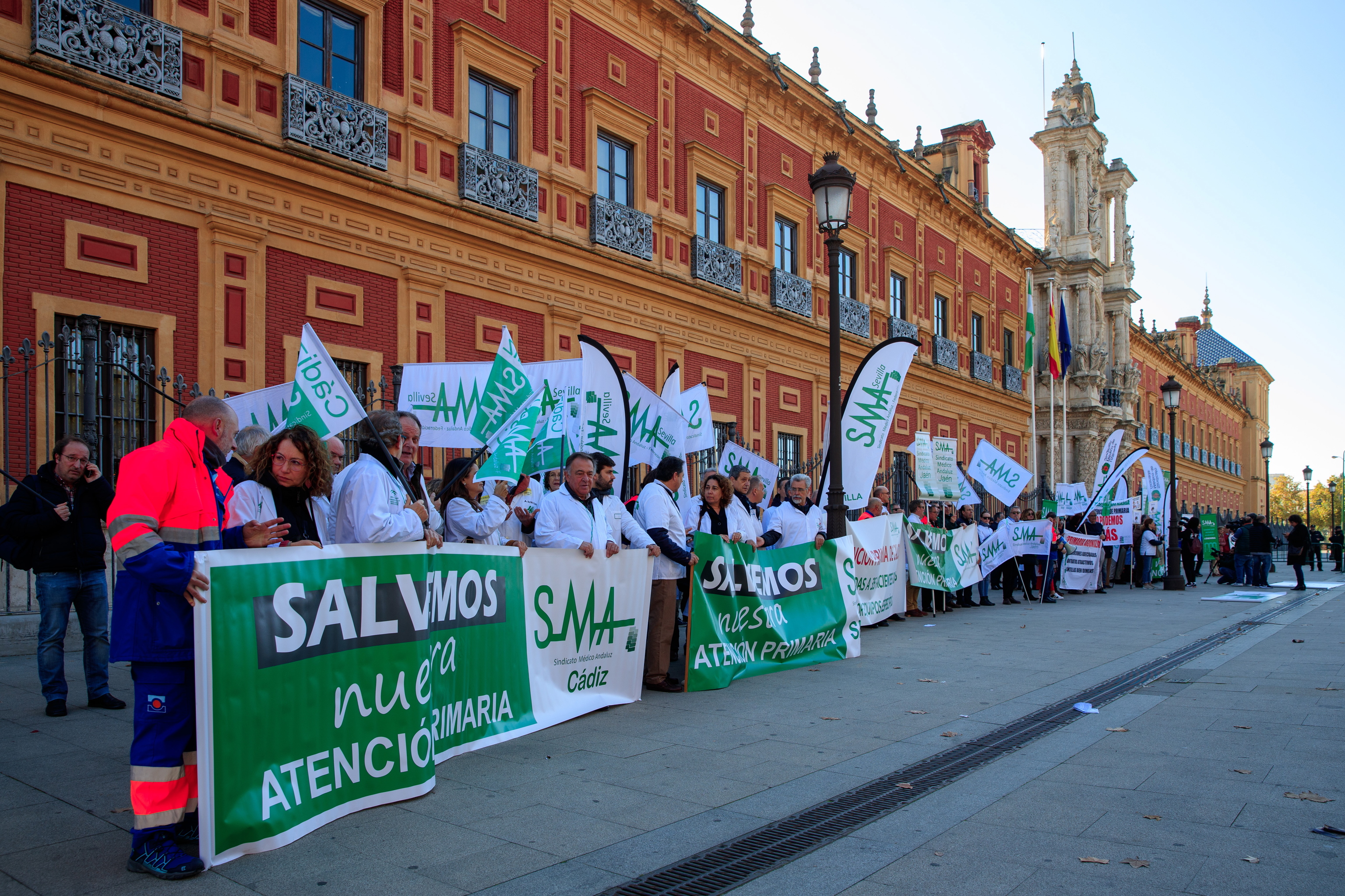Médicos de atención primaria protestan ante la Junta por la "sobrecarga ...