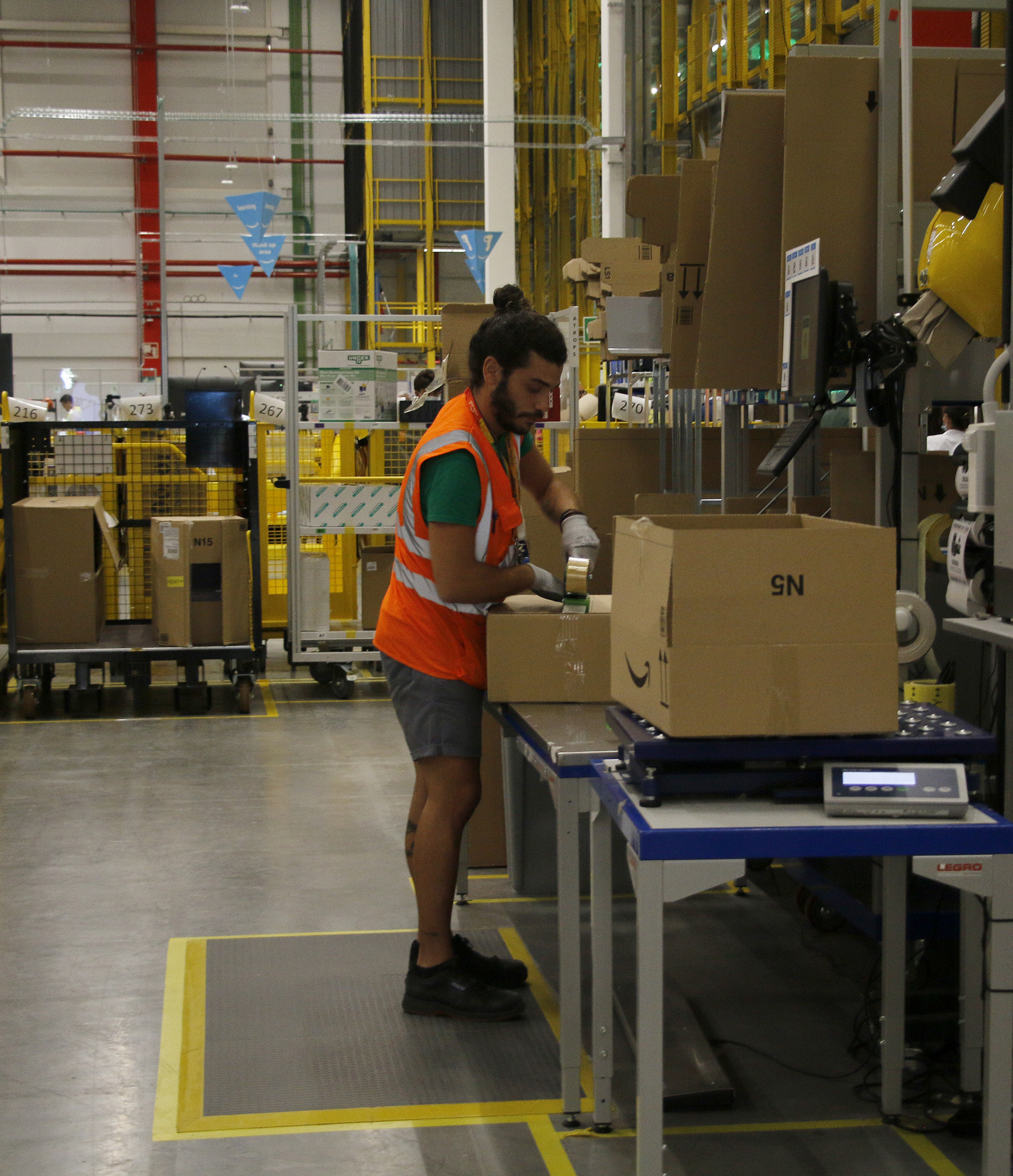 El polígono de Amazon en Onda, encaminado a ser el primero en subir de ...