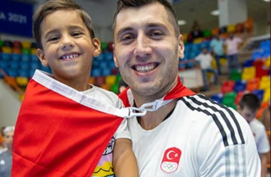 Cemal Kütahya y su hijo Çnar Kütahya.