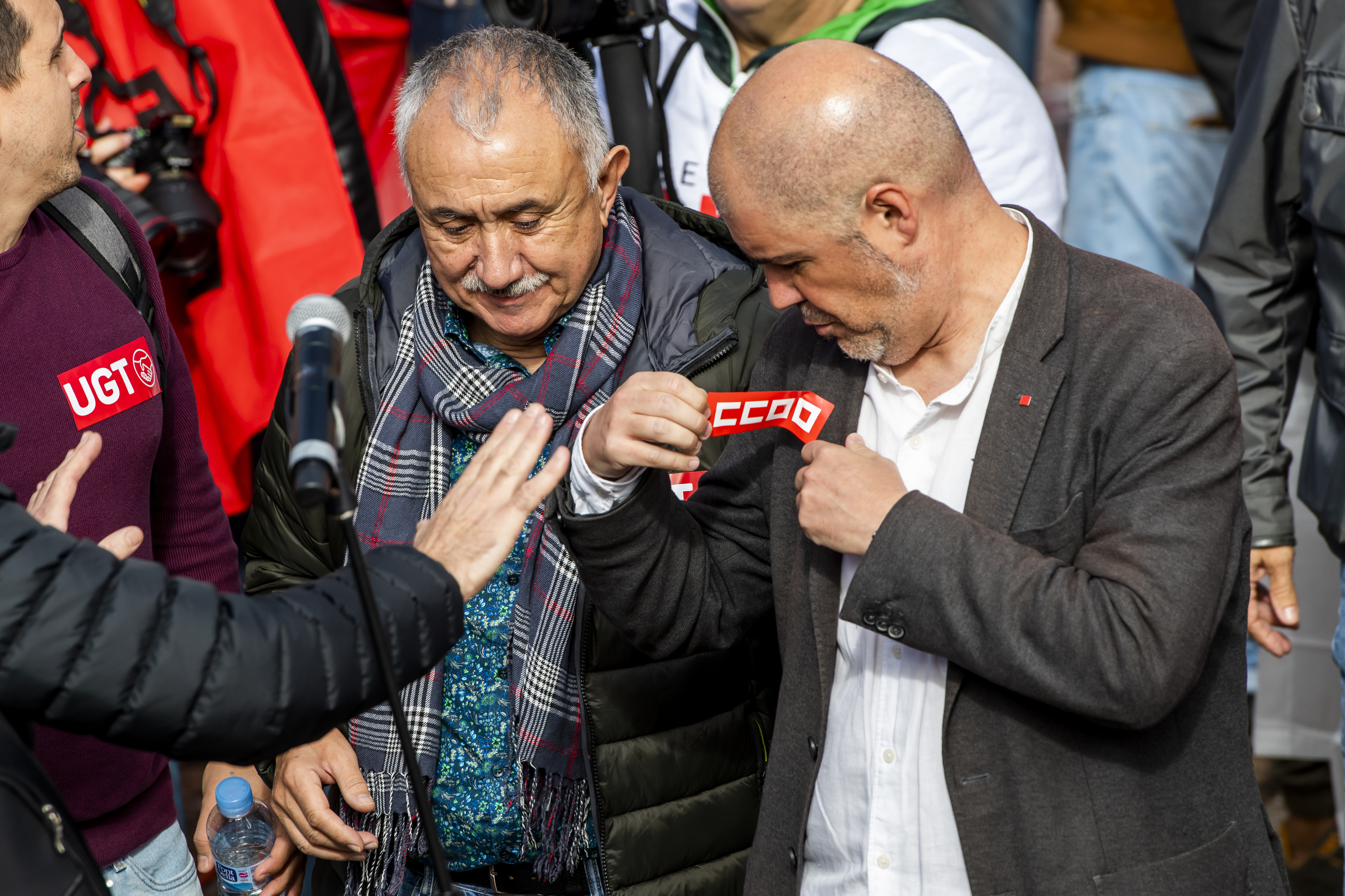 UGT y CCOO acuerdan una propuesta para fijar las subidas de sueldos de ...