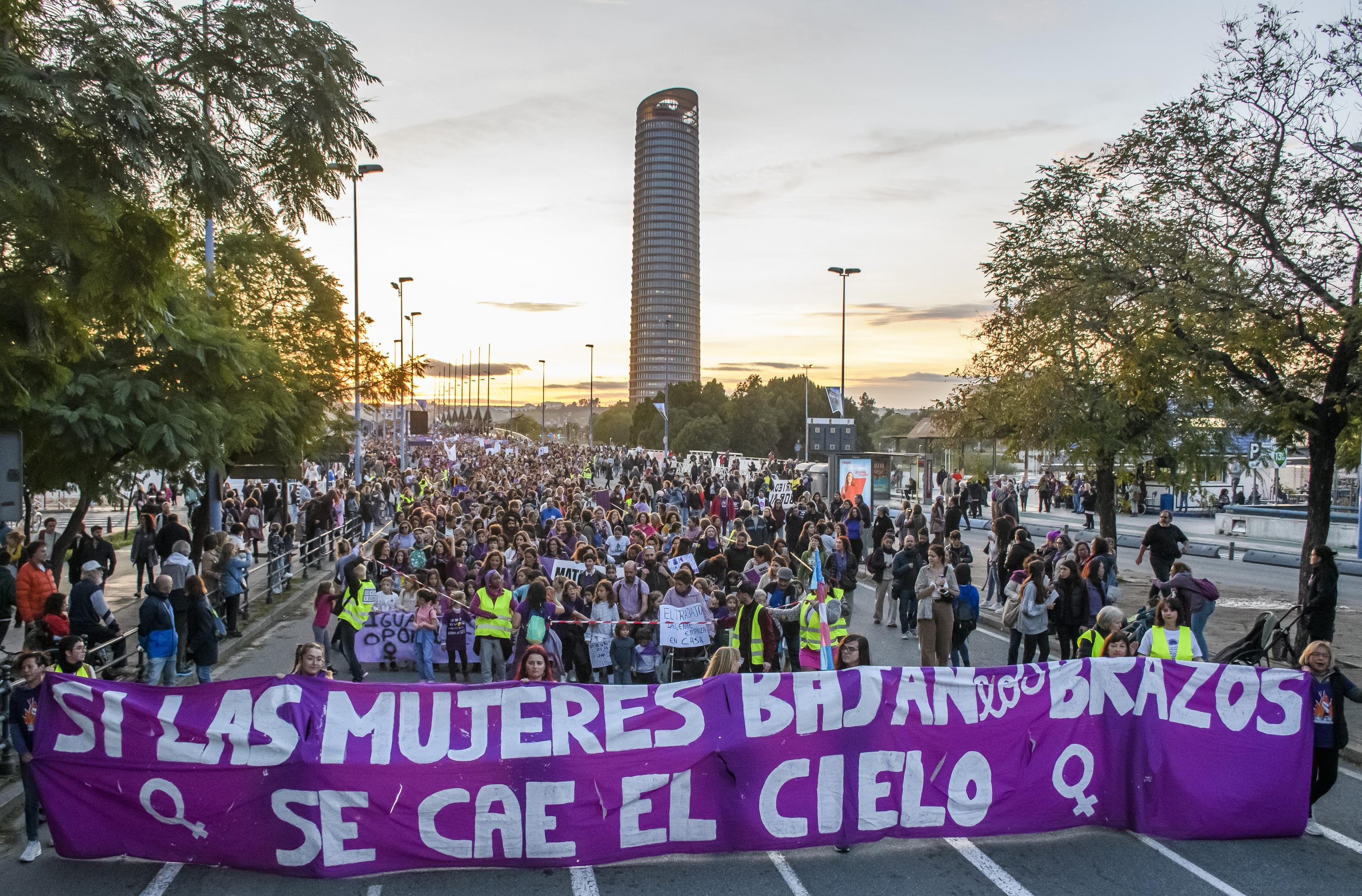 Miles de personas se movilizan en Andalucía por la igualdad real ...