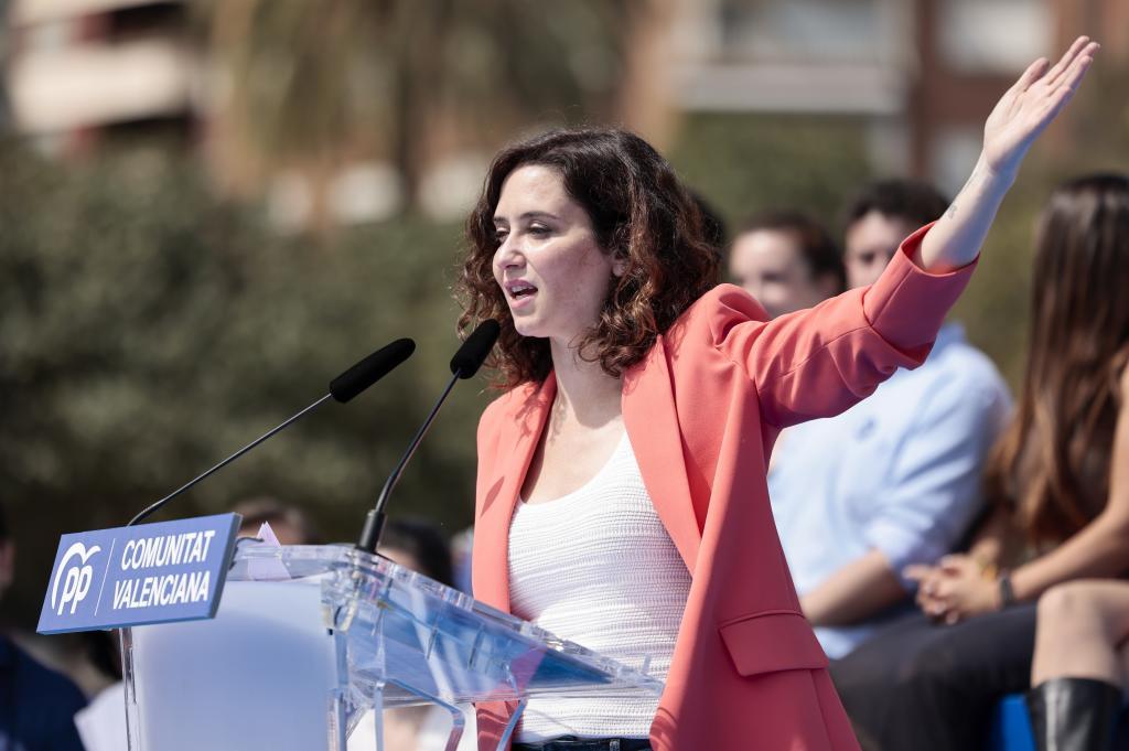 Ayuso acusa a Sánchez de querer calentar la calle para "que España no ...