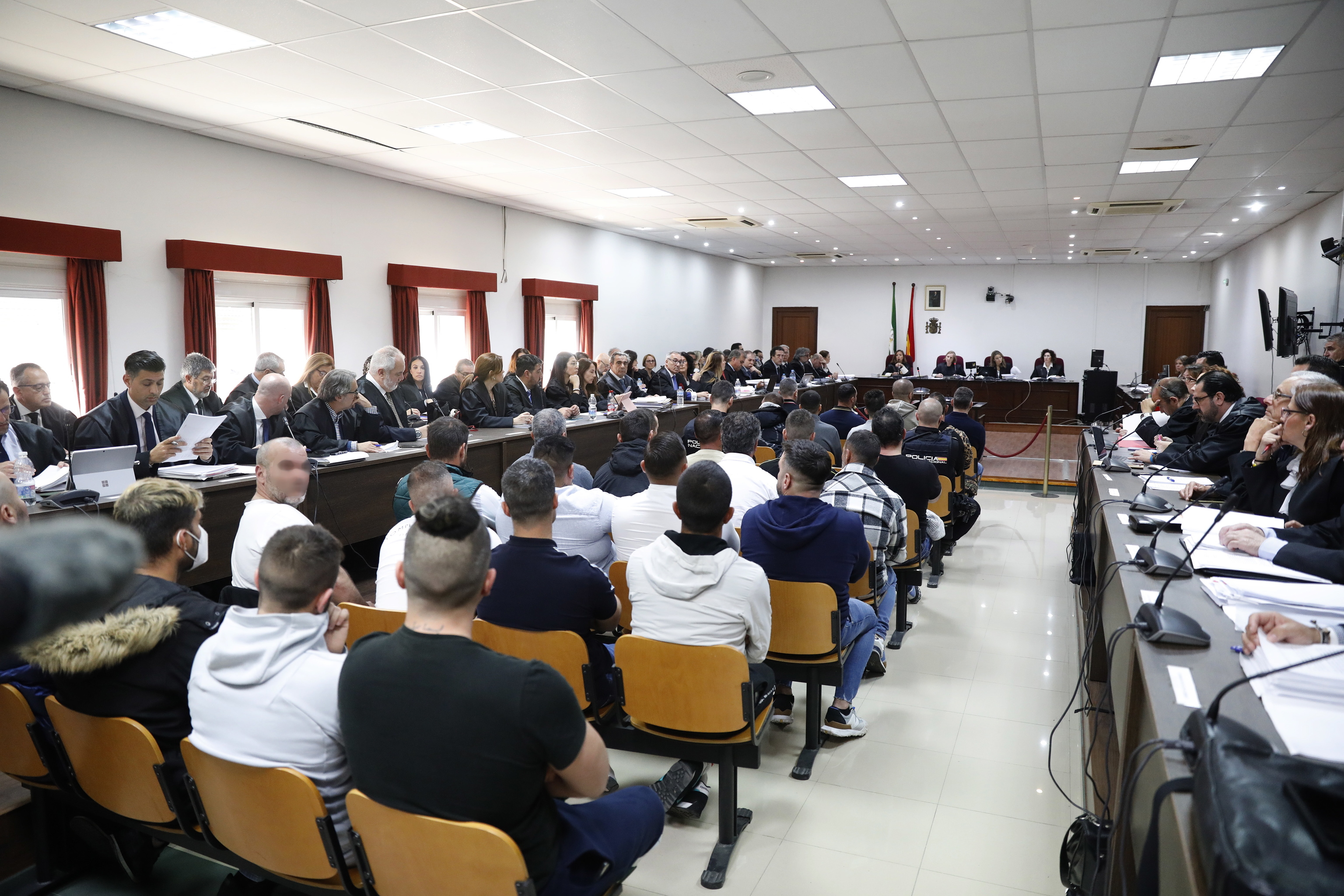 Casi la mitad de los acusados en el juicio contra Los Castaña acepta ...