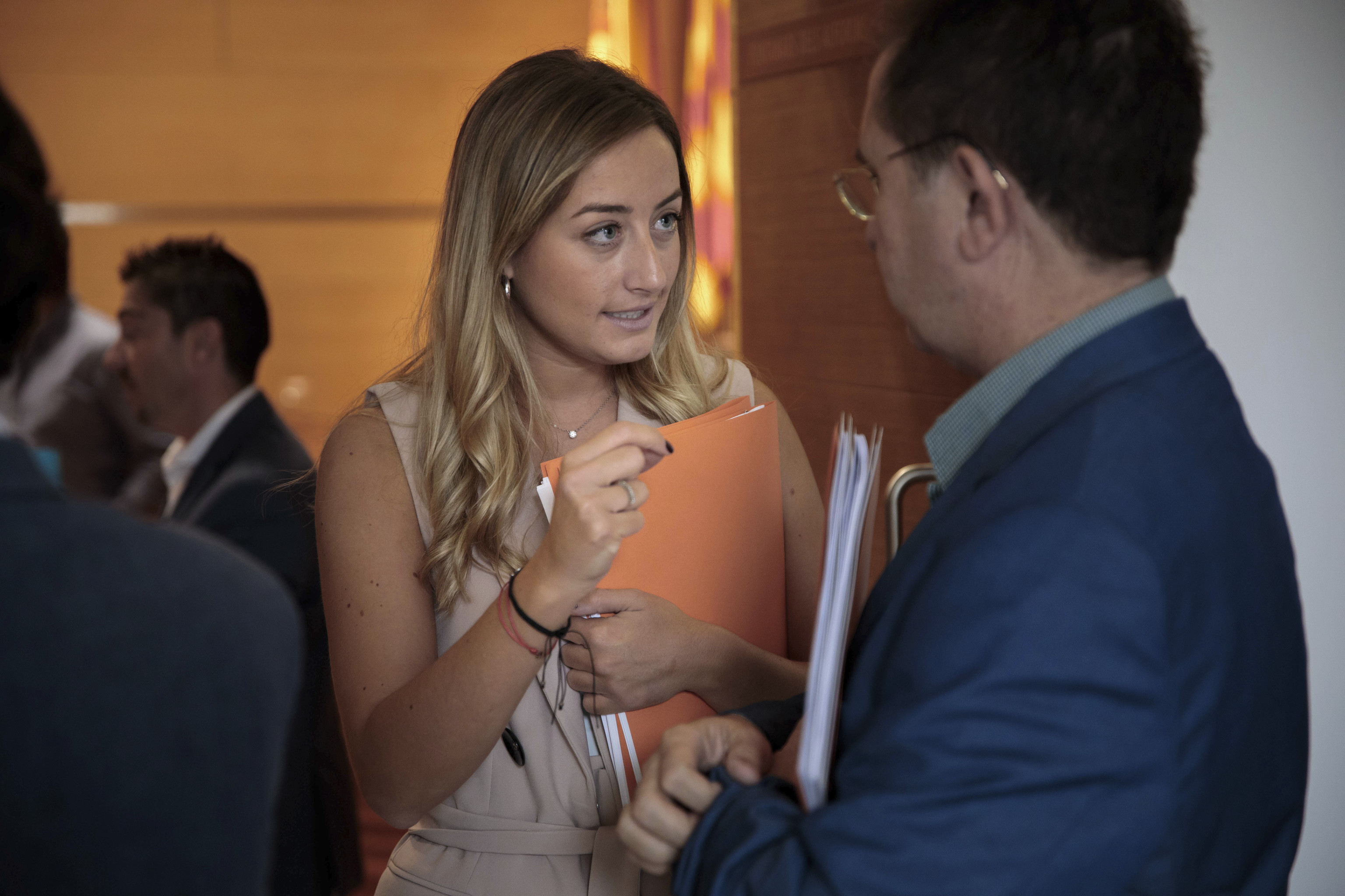 La candidata del PP a la alcaldía de Valencia también 'ficha' en ...