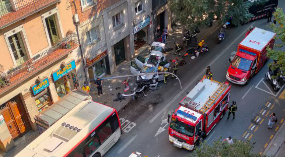 15 heridos, uno de ellos en estado crítico, en un choque entre un ...