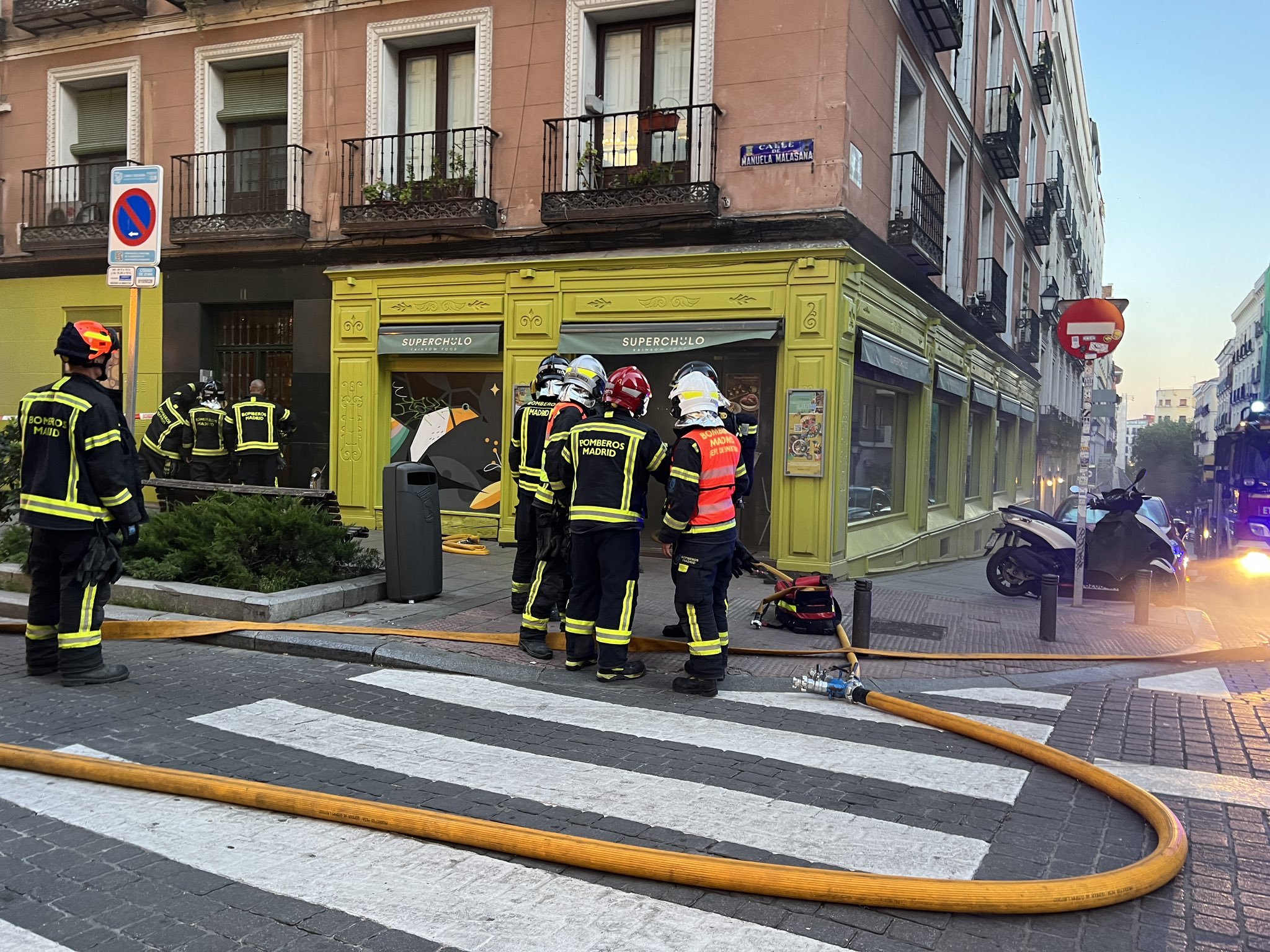 Siete atendidos por inhalación de humo tras un incendio de cocina en un ...