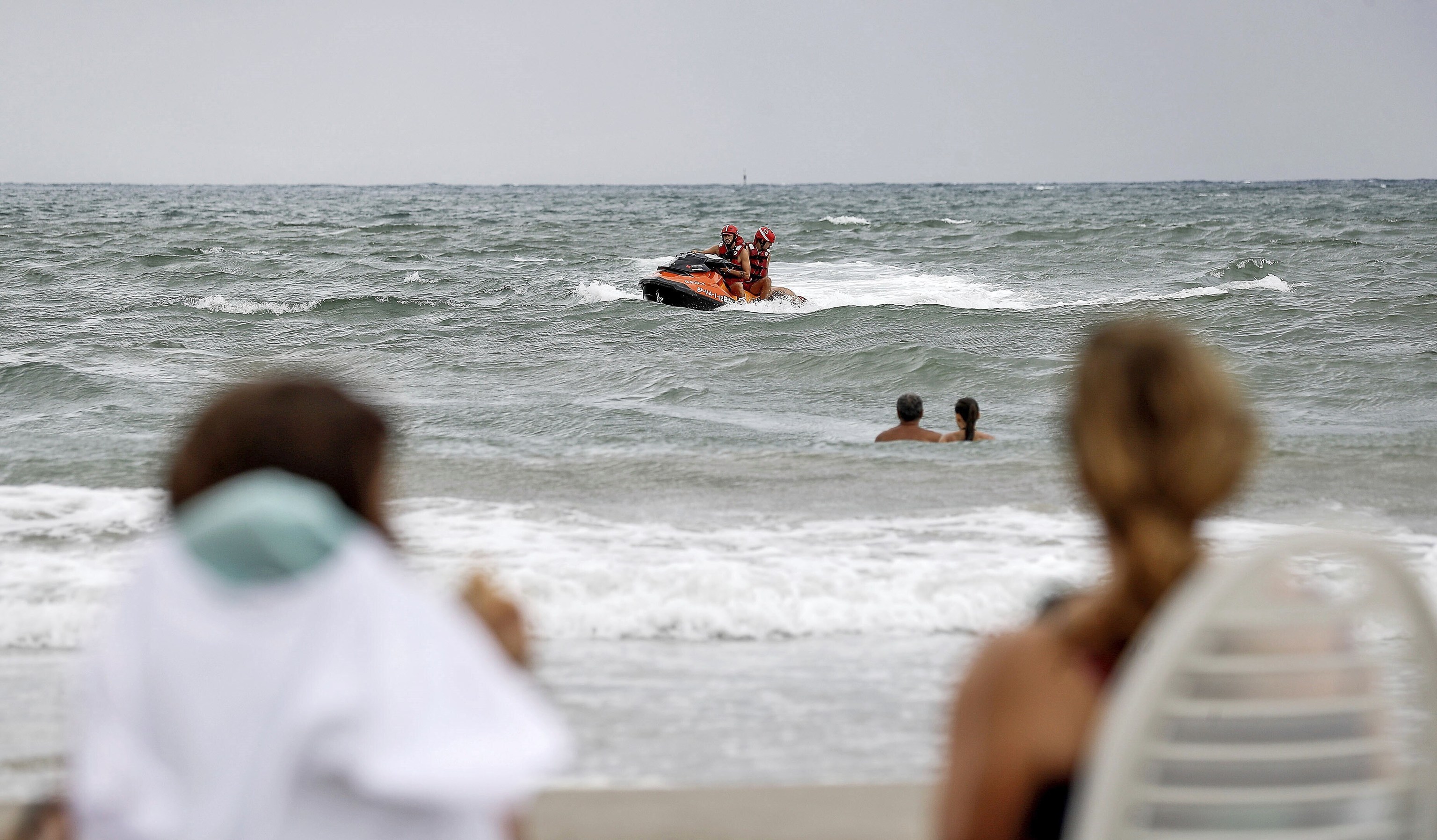 Muere un hombre de 70 años tras desplomarse en una playa de Valencia ...