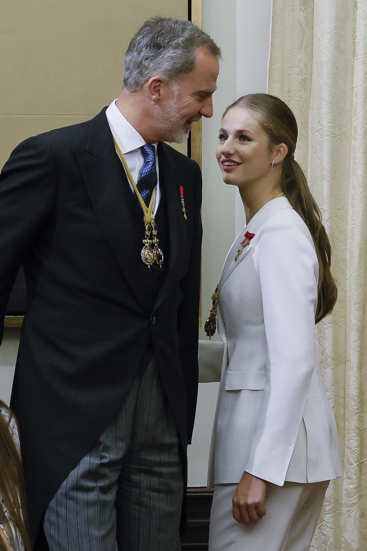 El primer BeReal de Letizia y la Princesa y la banda de la Guardia Real tocando el Despechá: los momentos Generación Z de la jura de Leonor | Casa Real