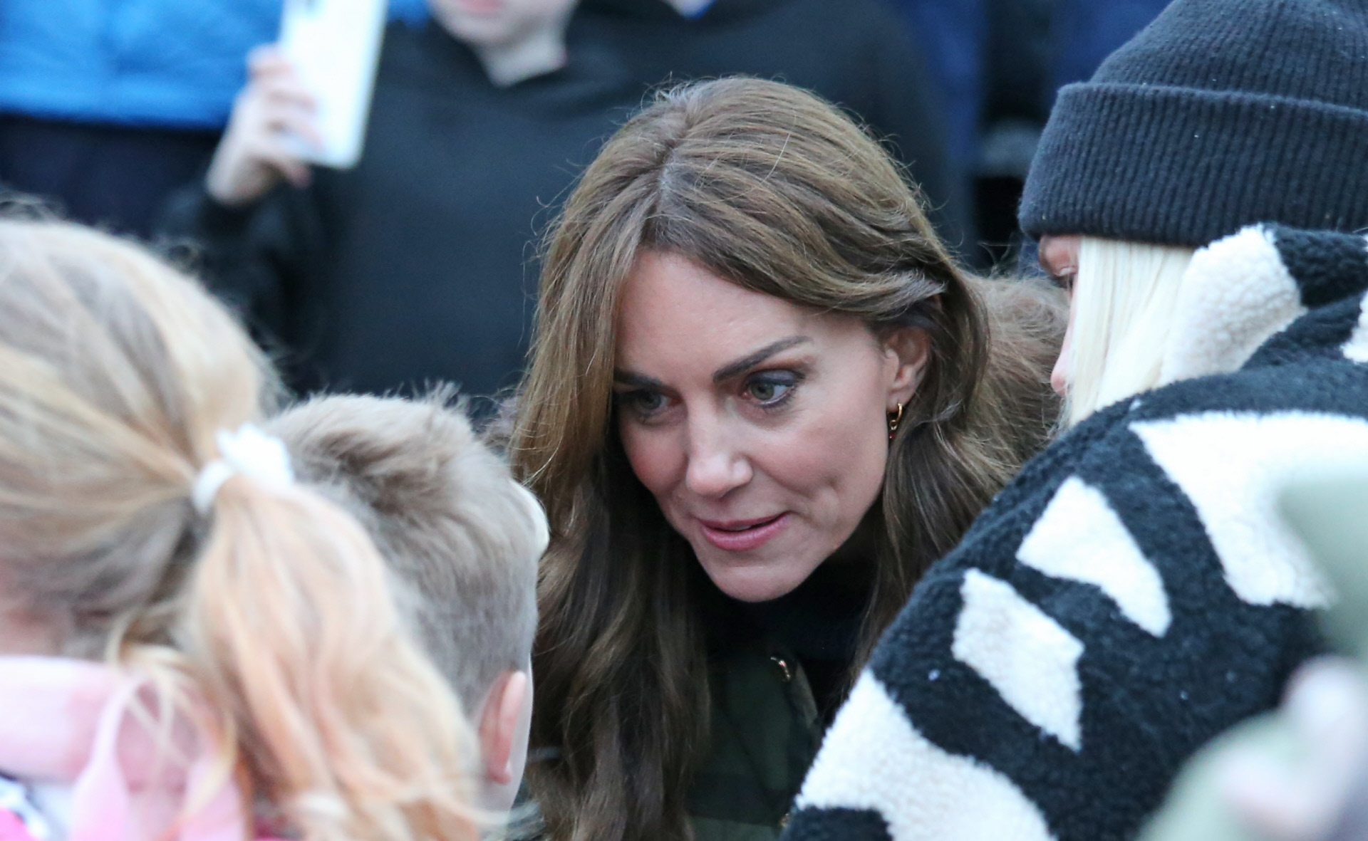 Middleton, hablando con uno de los ni�os que estaba en el evento.