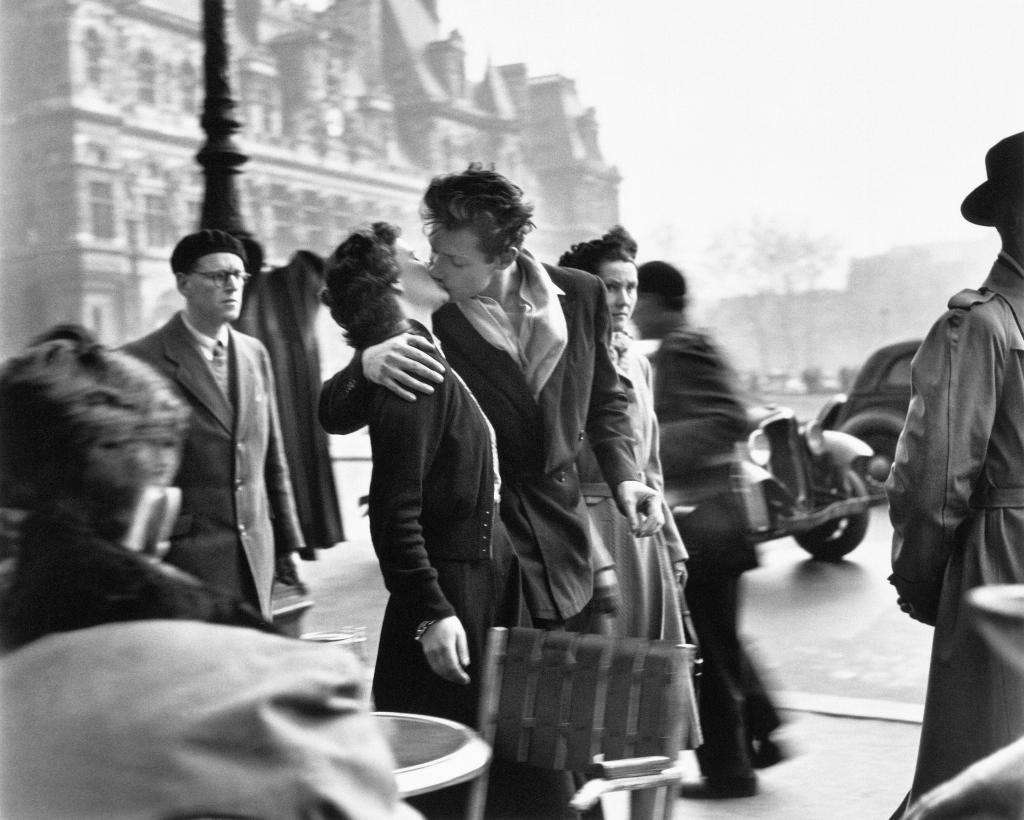 Muere Françoise Bornet, la protagonista de la foto del beso de Robert ...