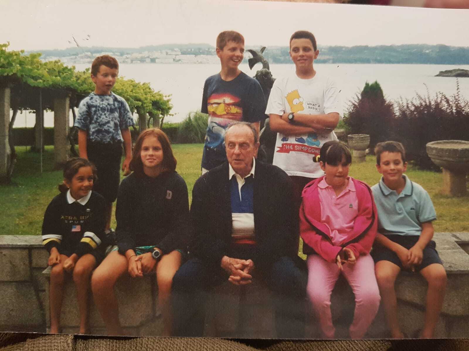 Manuel Fraga junto a sus nietos: Isabel, Juan, Carmen, Andrés, Manuel, Adriana y Fernando