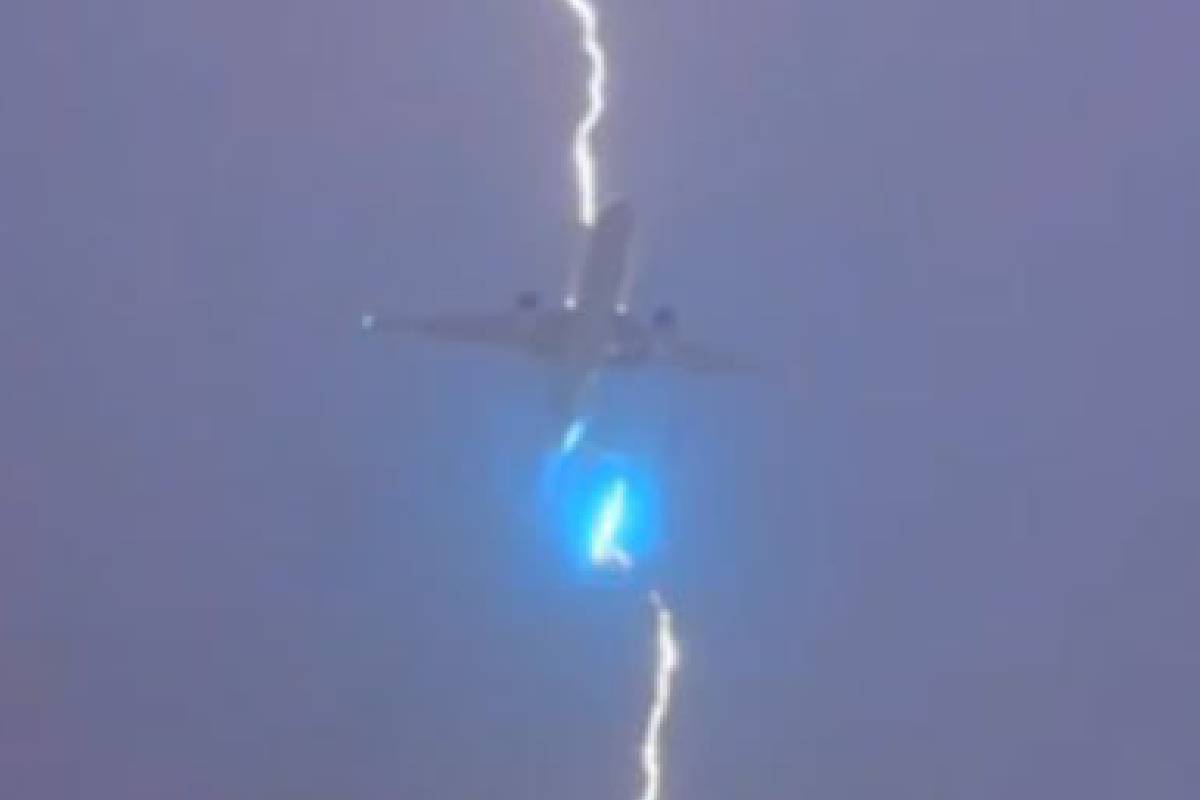 Rayo avion en vuelo 60 foto - Konacartagena.com