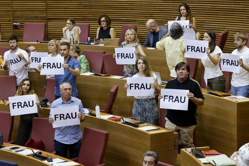 El pleno de las Cortes elige a Eduardo Beut como director de la Agencia ...