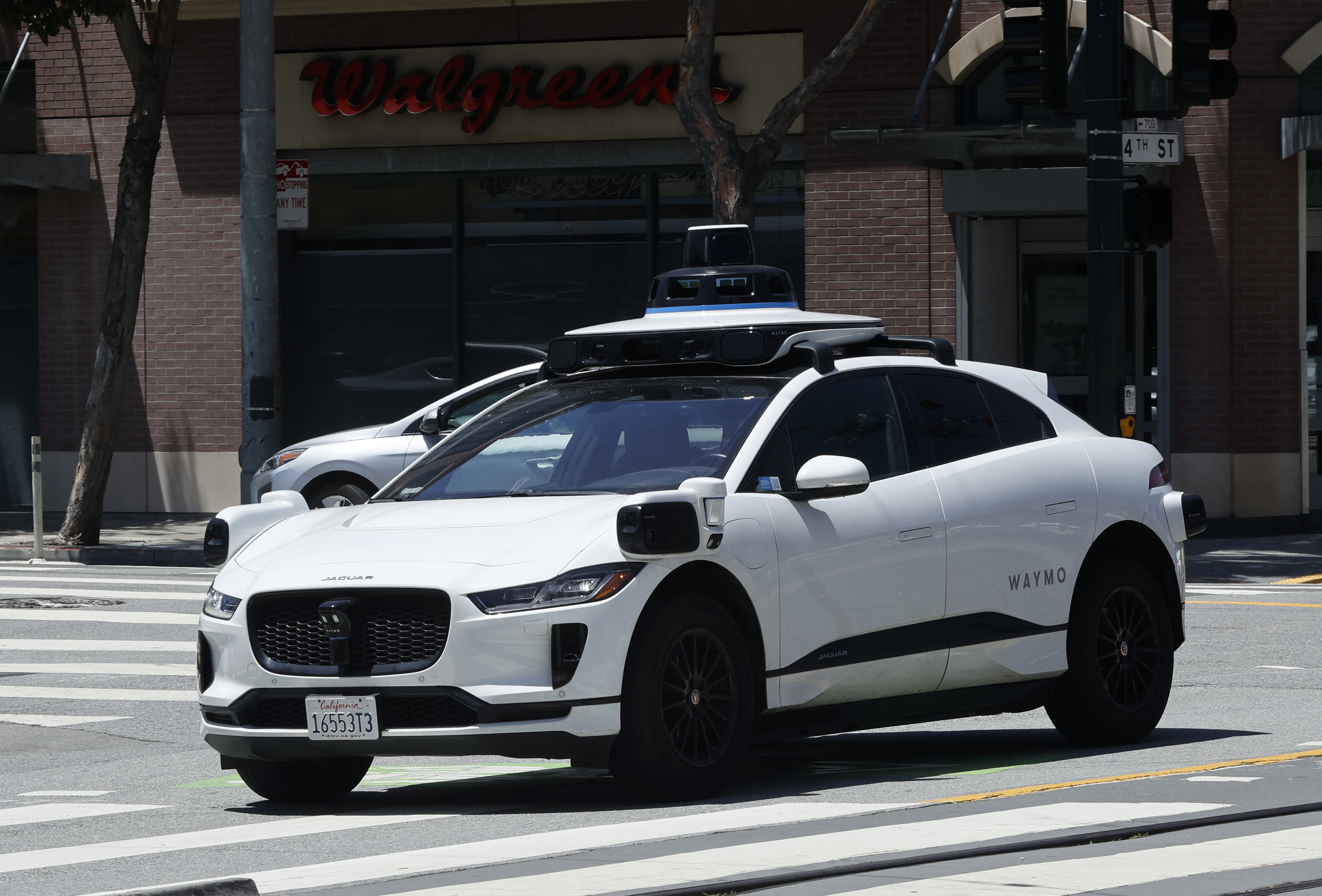 ¿Taxi sin conductor? Los robotaxis de Waymo baten una nueva marca con ...