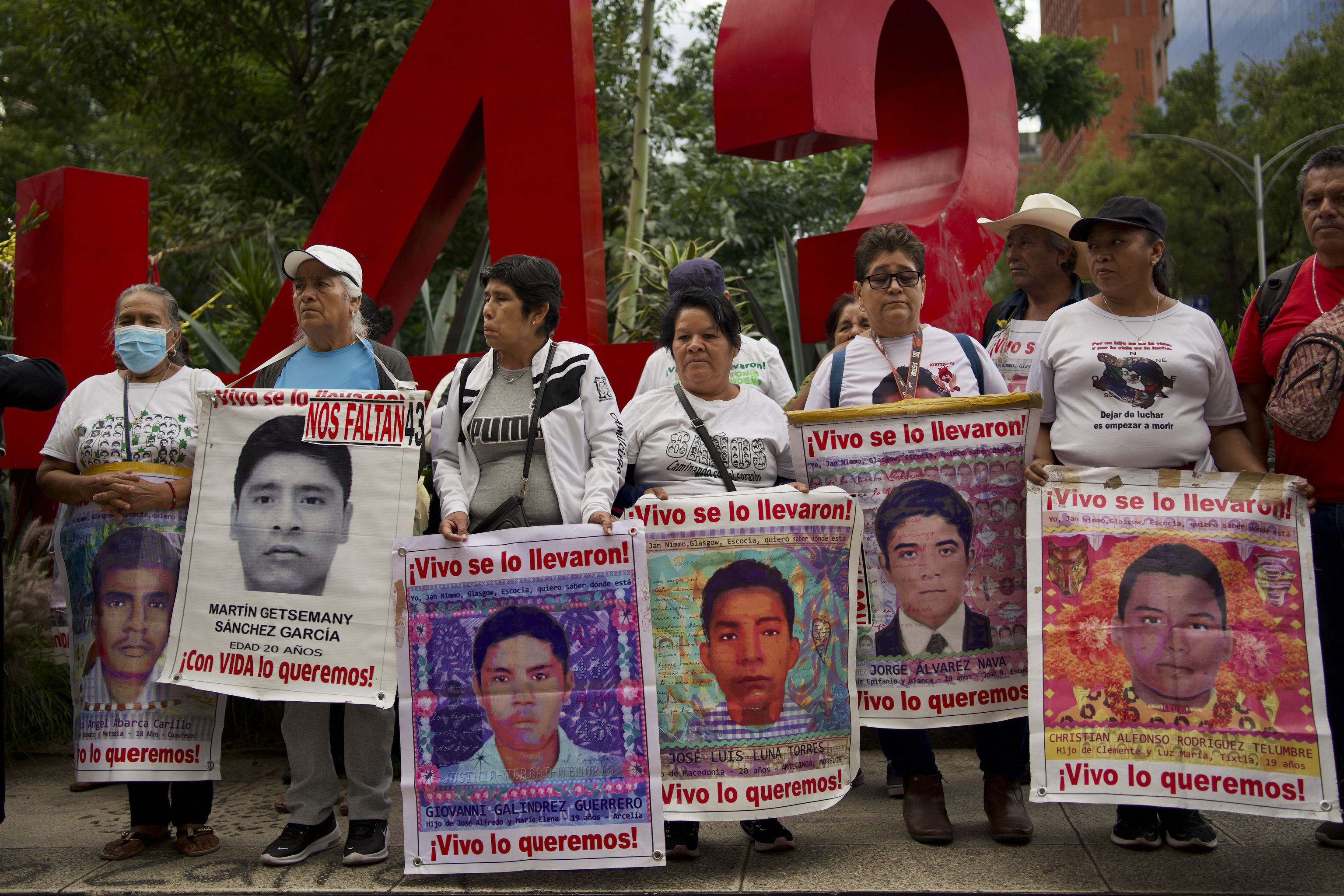 La incómoda 'verdad histórica' de los 43 de Ayotzinapa a casi 10 años ...